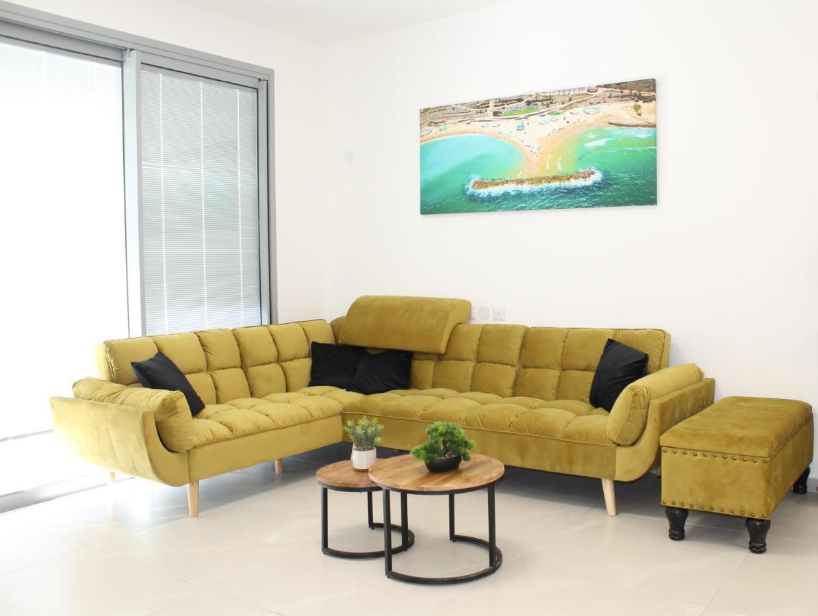 Beach Suite Israel- Private Jacuzzi, Beach View, Gym, Low Fee For Off-Site Indoor Pool & Spa ביץ סוייט ישראל- ג'קוזי פרטי עם נוף ים, אפשרות לבריכה מקורה וספא בתשלום ממש מוזל Ашкелон Экстерьер фото