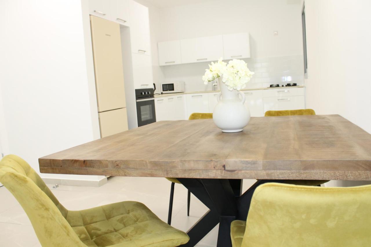 Beach Suite Israel- Private Jacuzzi, Beach View, Gym, Low Fee For Off-Site Indoor Pool & Spa ביץ סוייט ישראל- ג'קוזי פרטי עם נוף ים, אפשרות לבריכה מקורה וספא בתשלום ממש מוזל Ашкелон Экстерьер фото