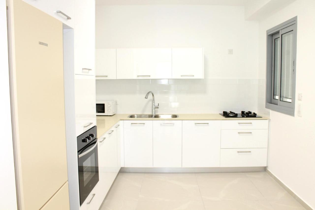 Beach Suite Israel- Private Jacuzzi, Beach View, Gym, Low Fee For Off-Site Indoor Pool & Spa ביץ סוייט ישראל- ג'קוזי פרטי עם נוף ים, אפשרות לבריכה מקורה וספא בתשלום ממש מוזל Ашкелон Экстерьер фото