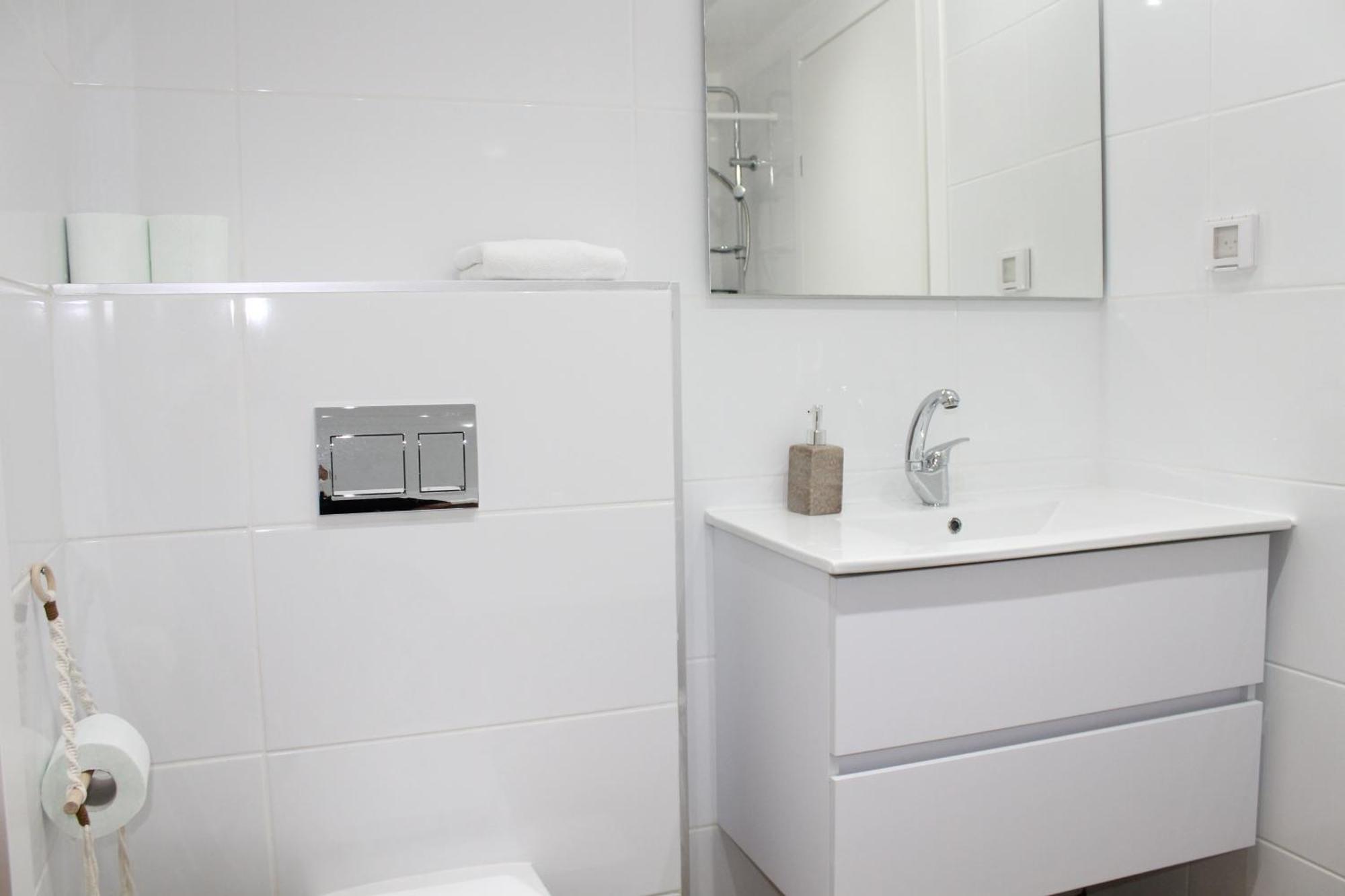 Beach Suite Israel- Private Jacuzzi, Beach View, Gym, Low Fee For Off-Site Indoor Pool & Spa ביץ סוייט ישראל- ג'קוזי פרטי עם נוף ים, אפשרות לבריכה מקורה וספא בתשלום ממש מוזל Ашкелон Экстерьер фото